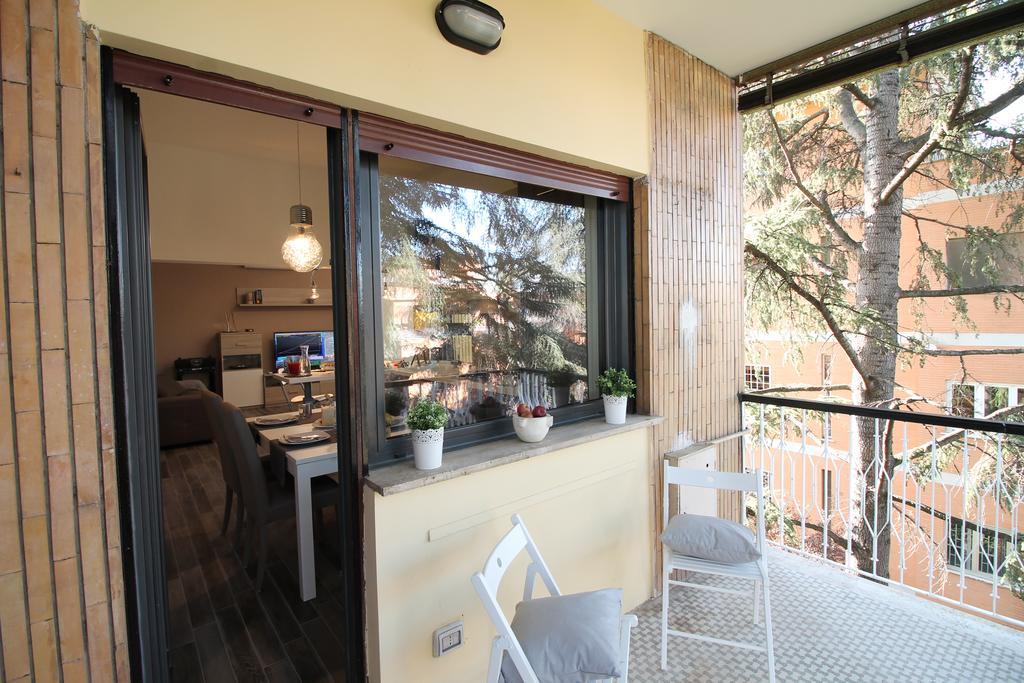 Eur Bright Spacious Terraced Apartment With Private Parking Only For Small Cars Rome Exterior photo