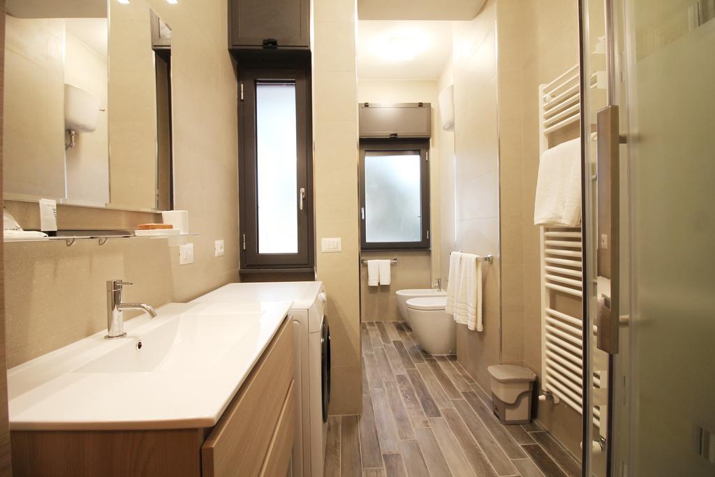 Eur Bright Spacious Terraced Apartment With Private Parking Only For Small Cars Rome Exterior photo