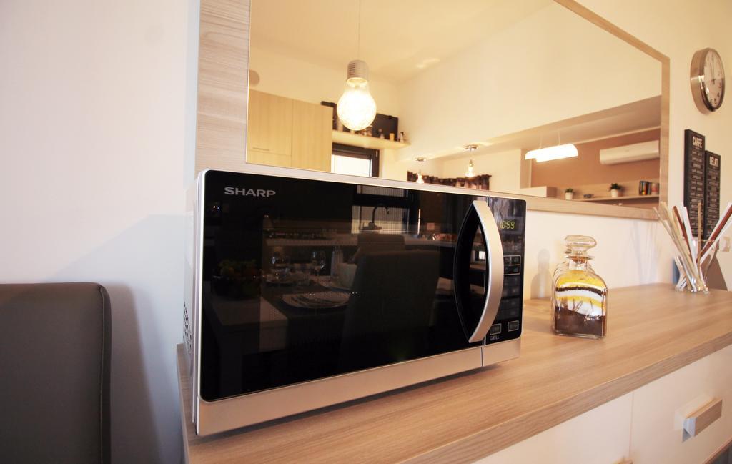 Eur Bright Spacious Terraced Apartment With Private Parking Only For Small Cars Rome Exterior photo