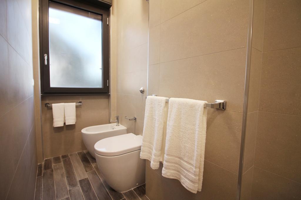Eur Bright Spacious Terraced Apartment With Private Parking Only For Small Cars Rome Exterior photo