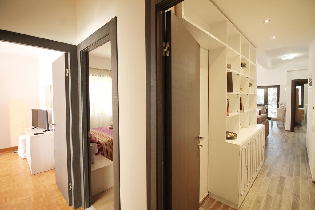 Eur Bright Spacious Terraced Apartment With Private Parking Only For Small Cars Rome Exterior photo
